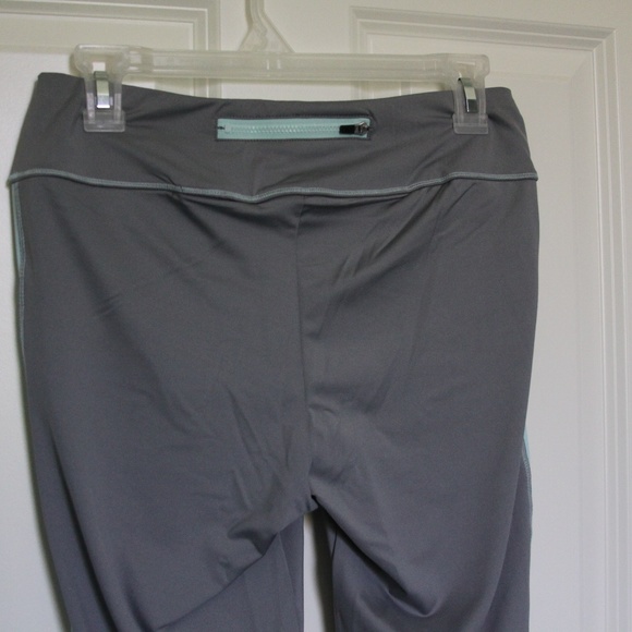 NWT Fila Blue & Gray Workout 3/4 Capri Leggings - Picture 2 of 8
